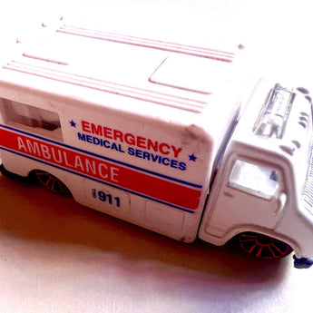 Maisto Ambulancia Servicio Médico de Emergencia Mattel 1:64